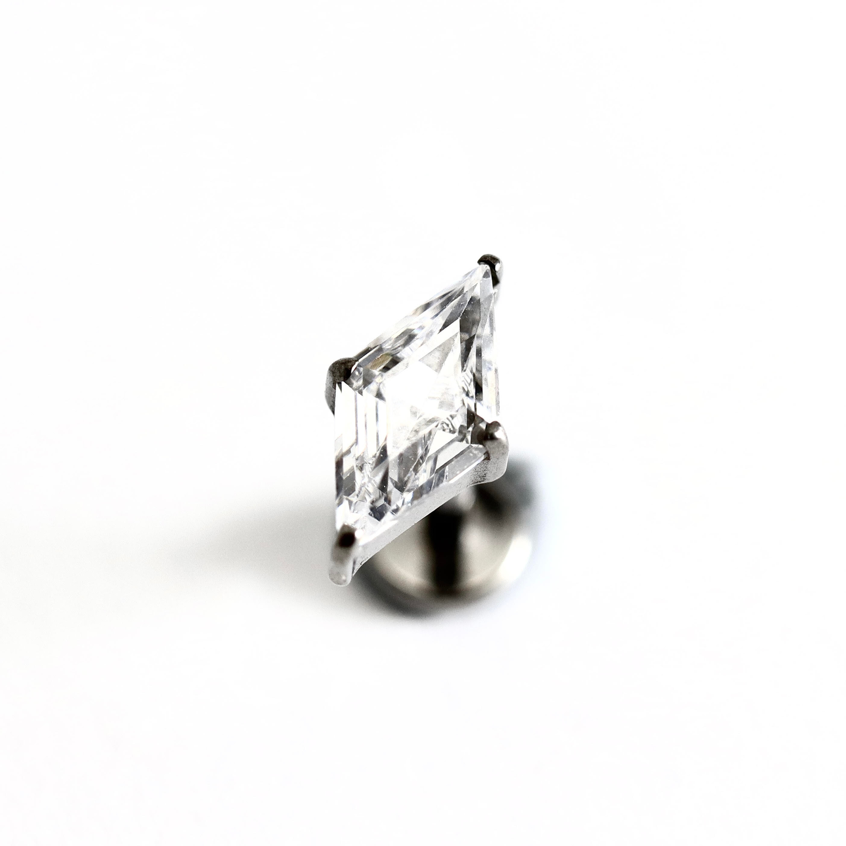 לאברט מעויין עדין